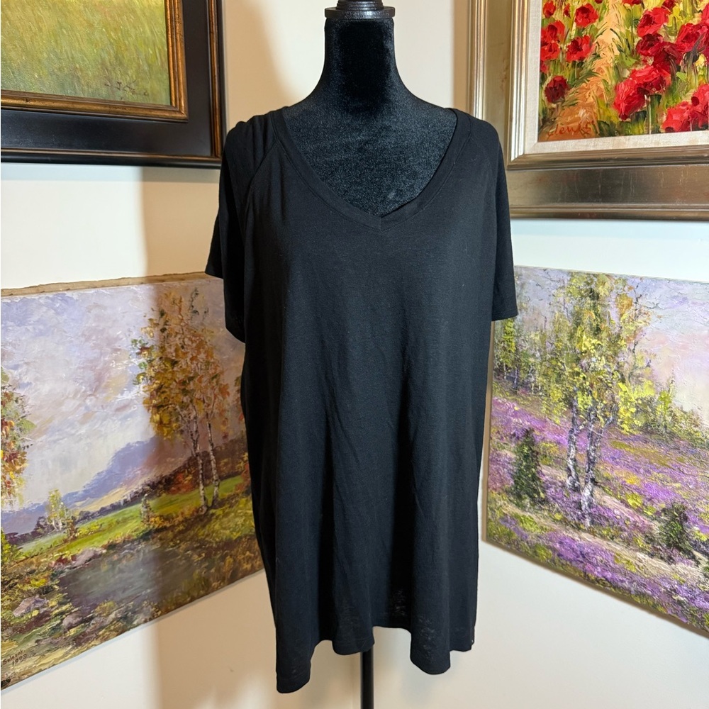 🌹 Old Navy Black V-Neck Short Sleeve Tee